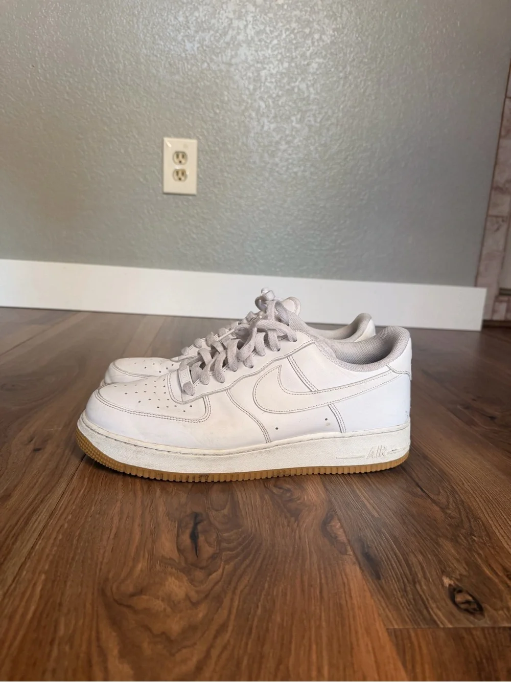 Nike Men’s White Low-Top Sneakers with Gum Sole